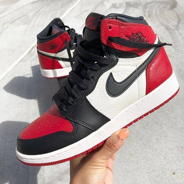 JORDAN 1 BLANCO/NEGRO/ROJO