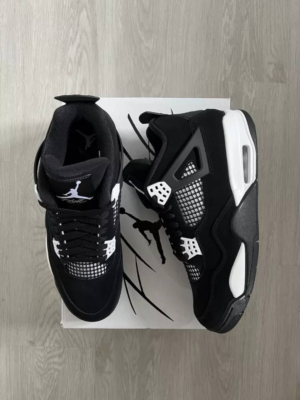 JORDAN RETRO 4 NEGRO/BLANCO
