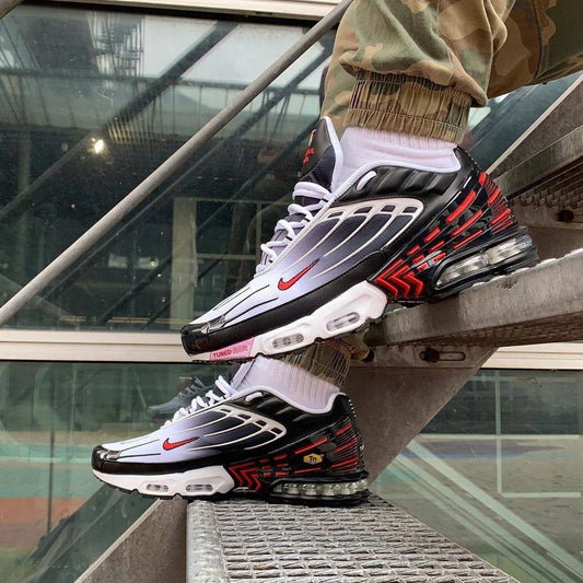 AIR MAX PLUS 3 NEGRO/BLANCO/ROJO