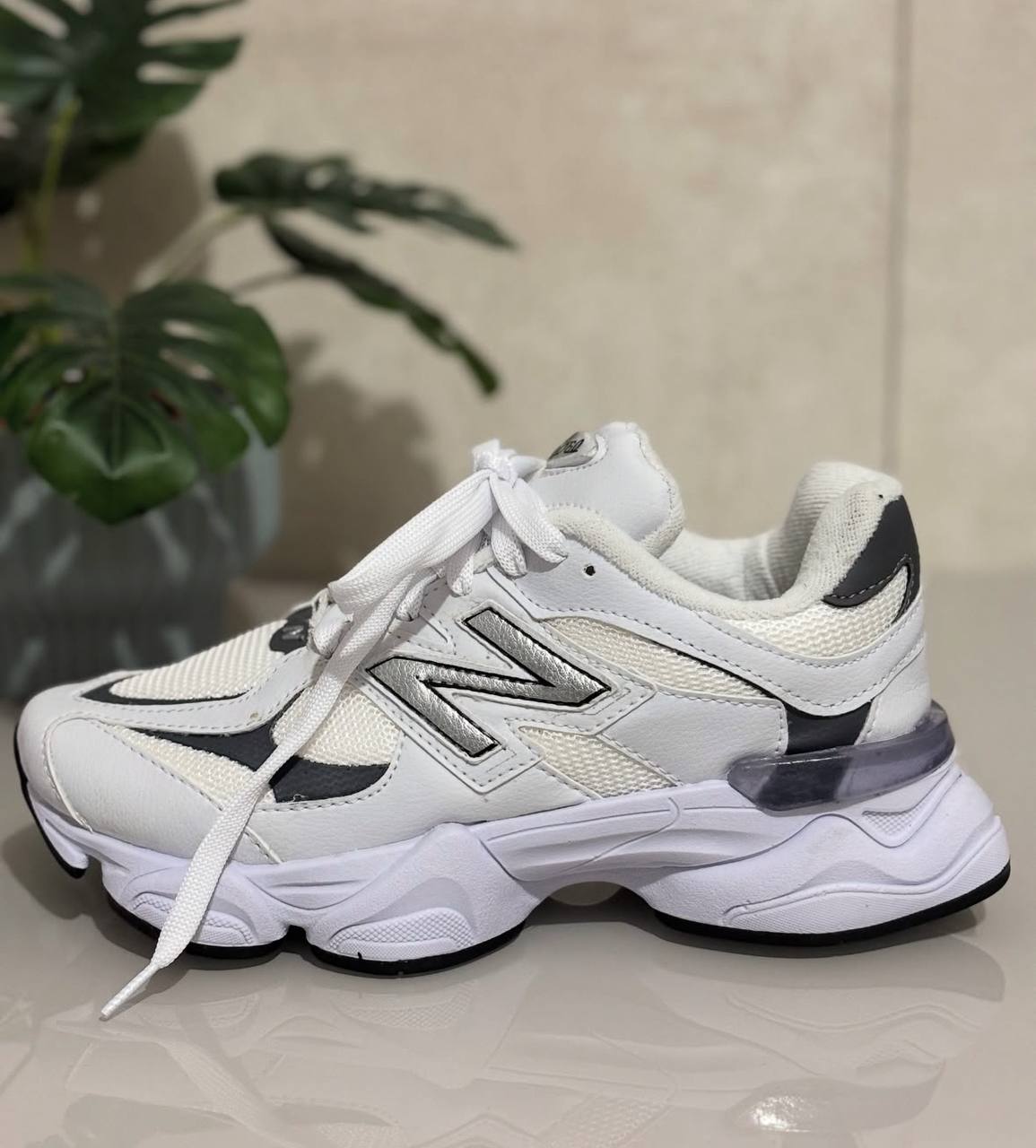 NEW BALANCE 9060 BLANCO/BEIGE